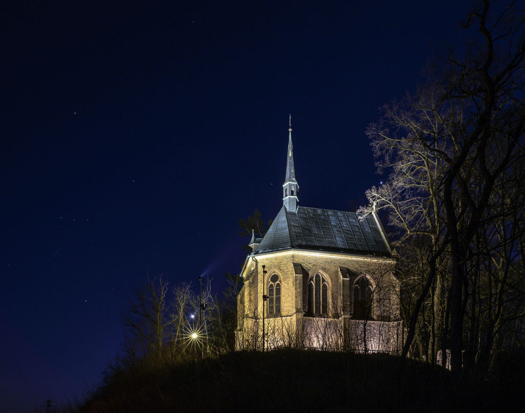 Nasvětlení historické stavby, díky kterému je nyní kaple dominantou města Beroun. Kaple je po nasvětlení vidět i ze širokého okolí.