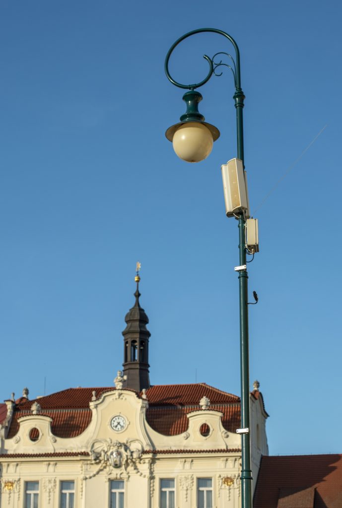 Dodávka a montáž rozhlasového systému na náměstí v Berouně.