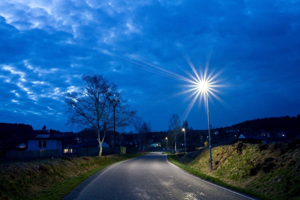 Rekonstrukce veřejného osvětlení na hlavní komunikaci v obci Drevníky.