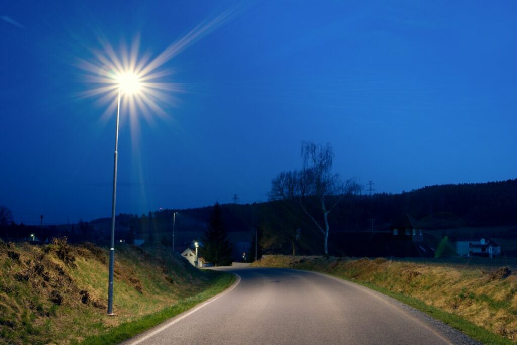 LED osvětlení hlavní komunikace v obci Drevníky, kde též využívají naší služby přenesené správy veřejného osvětlení.